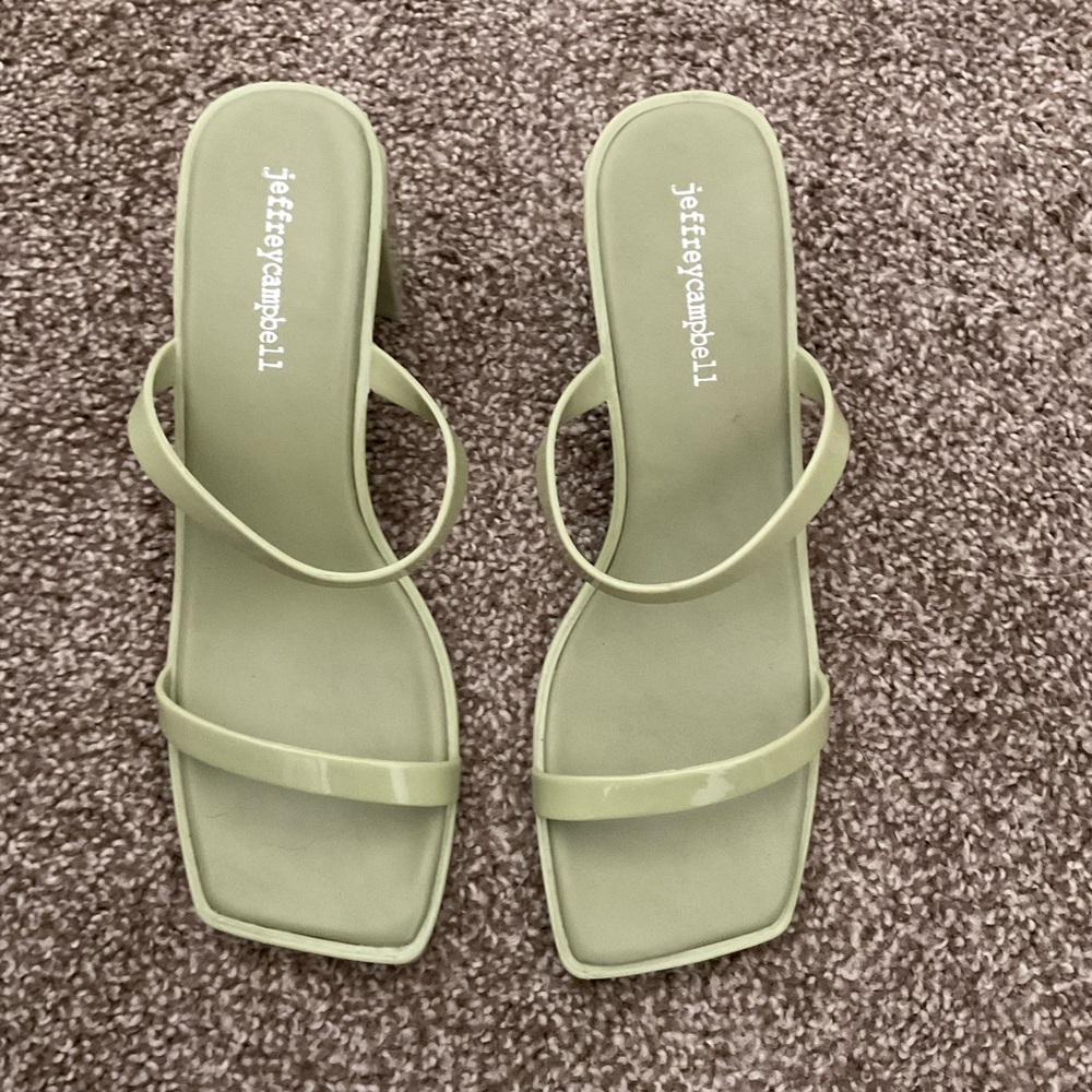 Jeffrey Campbell GREEN
Women's Jamm-3 Jelly Slide
Heeled Sandal US 8 EU38 - Picture 3 of 6
